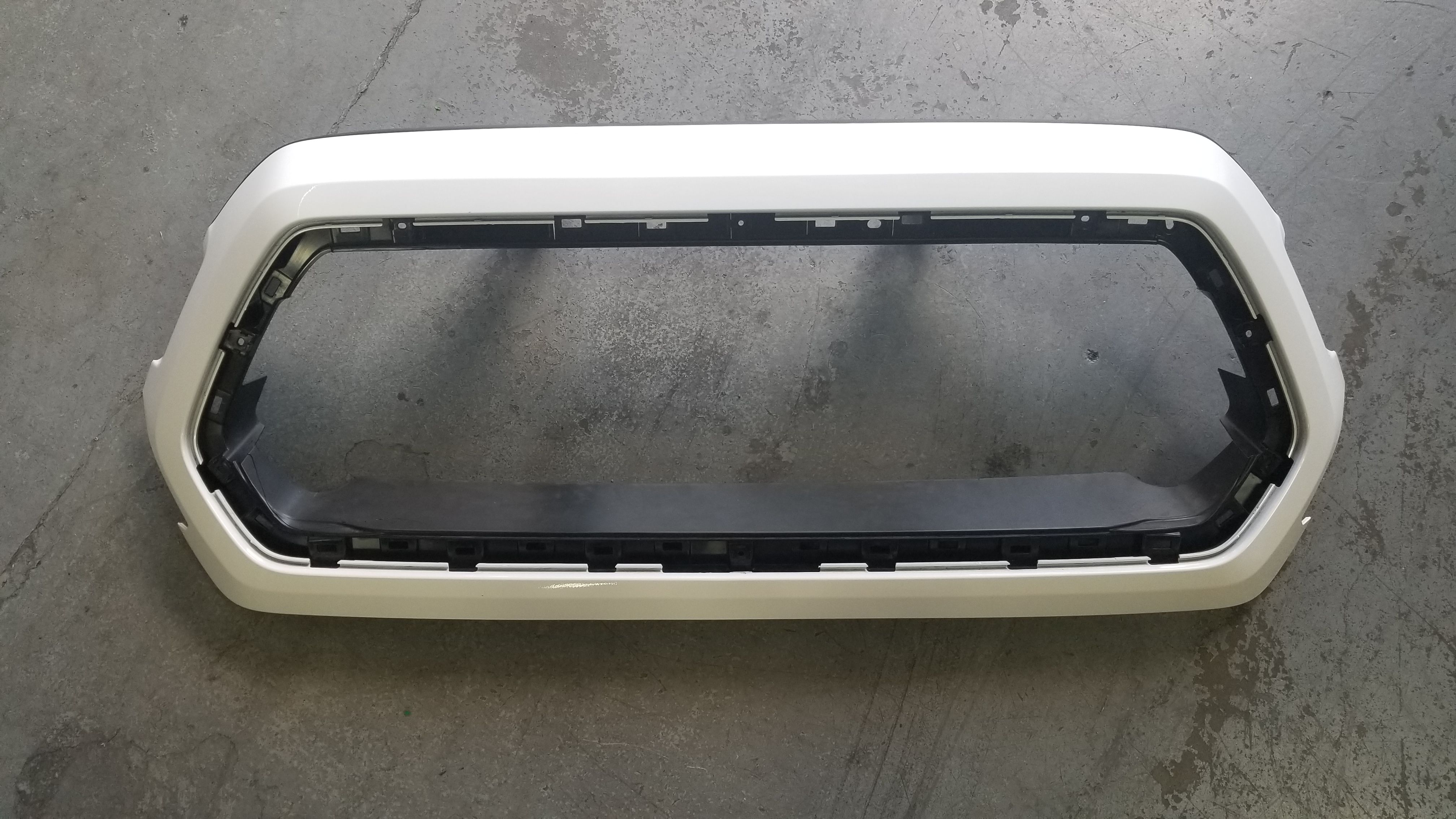 2016-2019 Toyota Tacoma Upper Grill - Super White