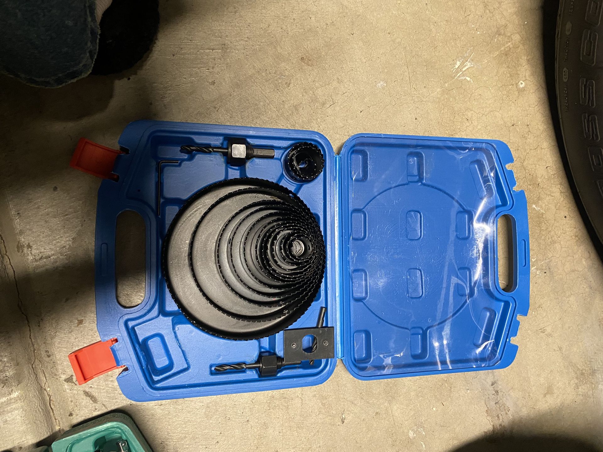 model of the hole saw set