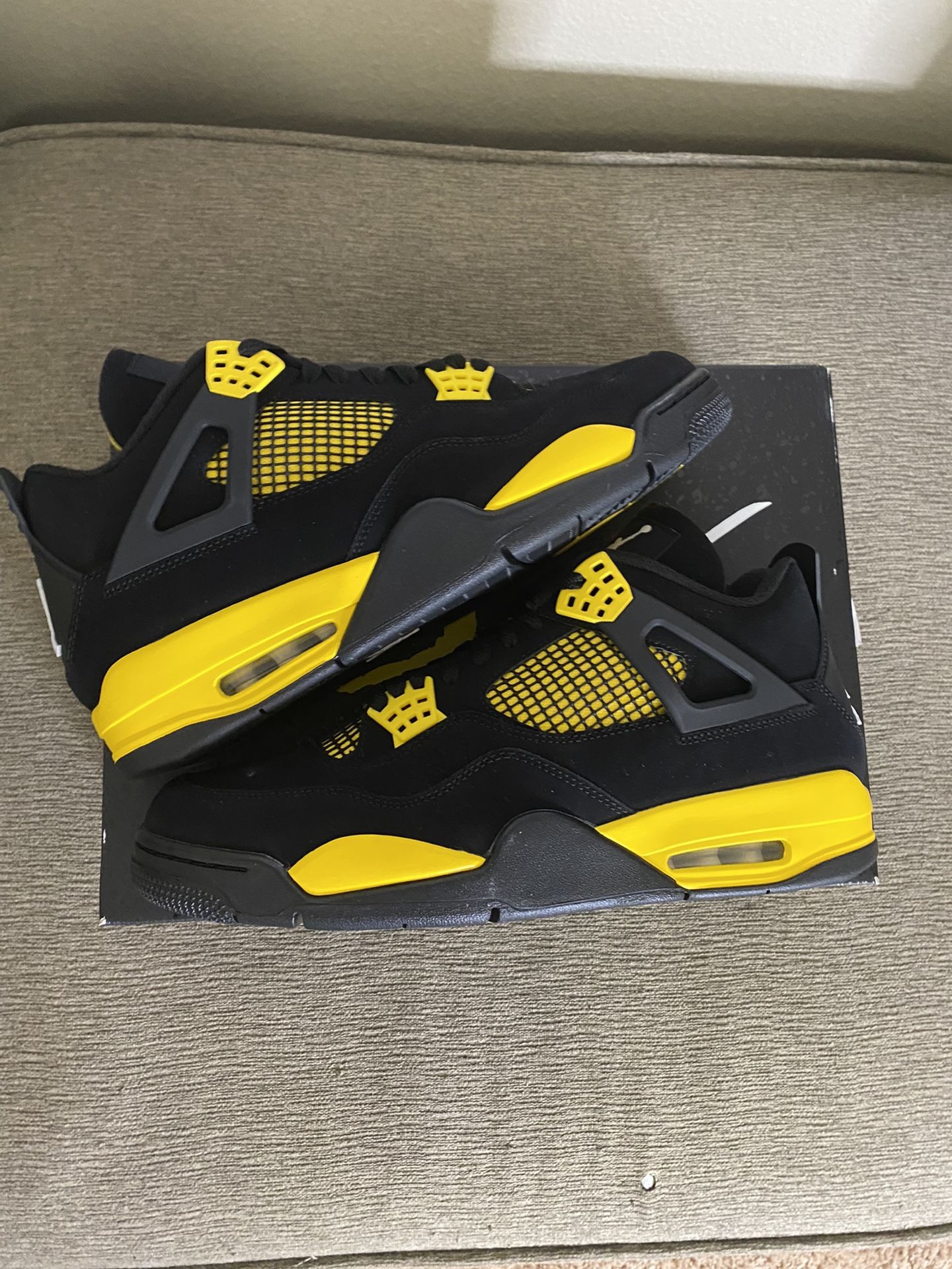 Air Jordan 4 Retro Thunder