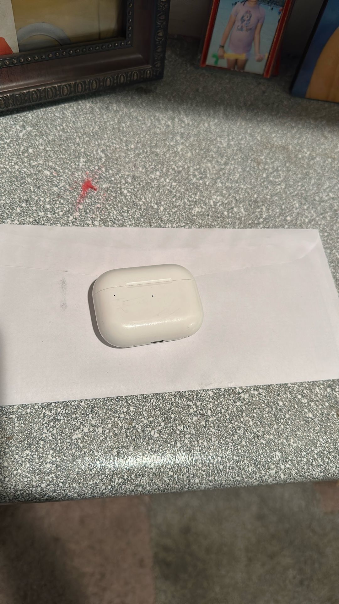 AirPods Pros In Good  Condition ,missing One AirPod But Works Perfectly Fine.