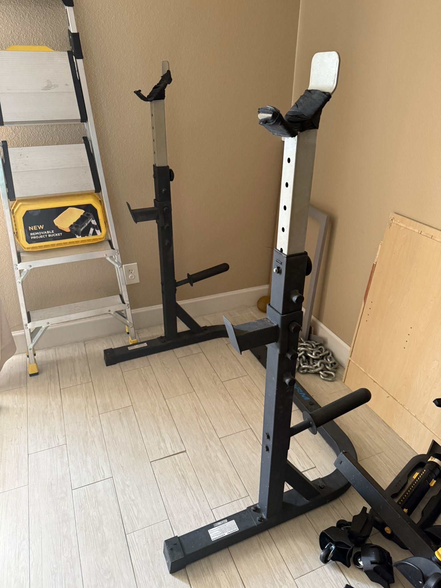 Squat Rack With Bench And Storage Arms