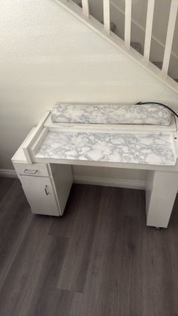 Professional nail salon desk