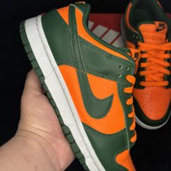 Dunk low  “ Miami hurricanes “ 🌴