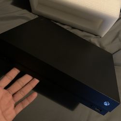 Xbox One X 