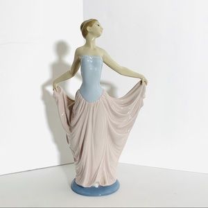 LLADRÓ Dancer Woman Figurine Porcelain Ballerina