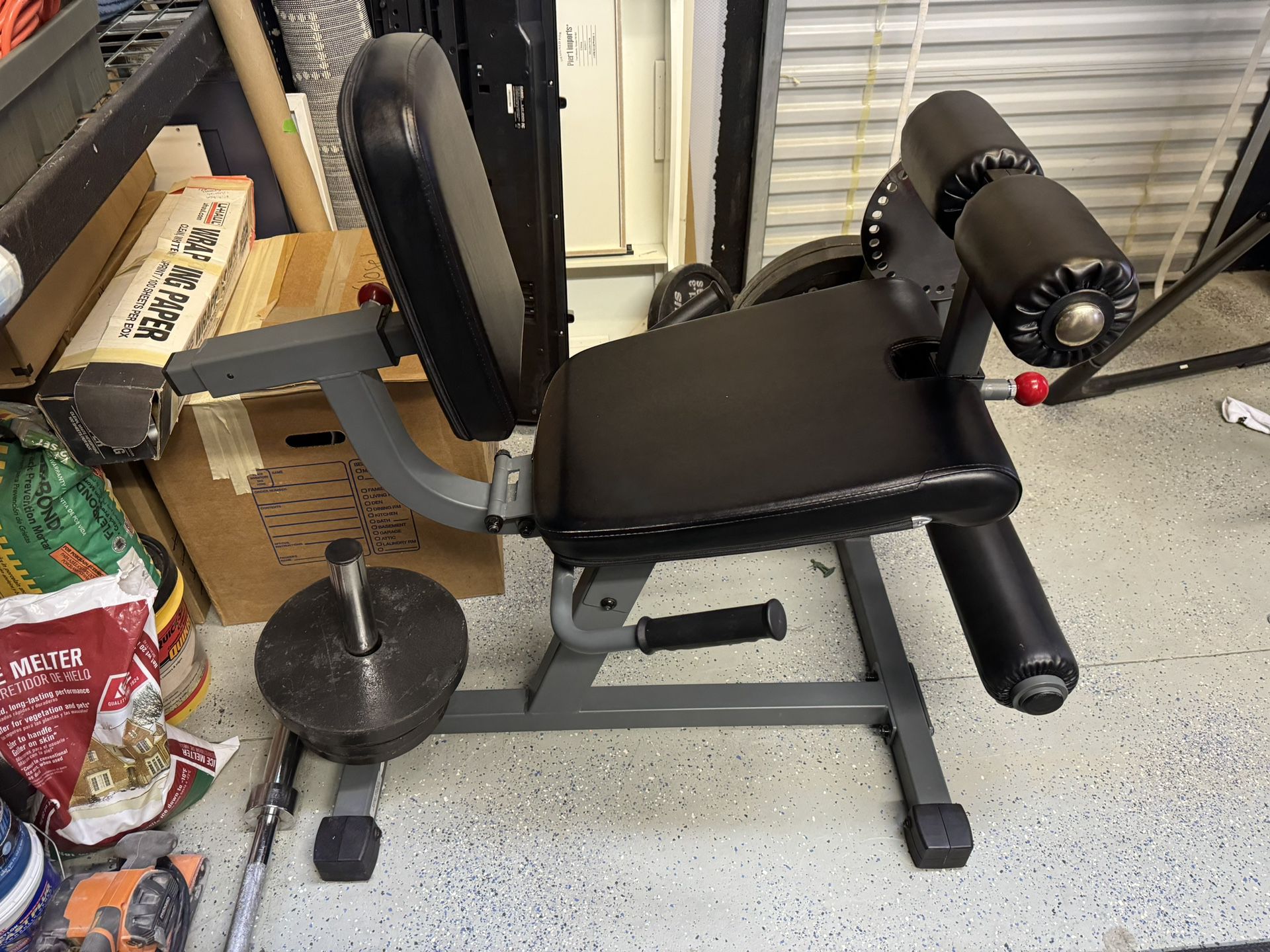 XMARK - Leg Extension and Curl Machine