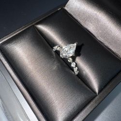 1CT Pear Shape Diamond Engagement Ring 