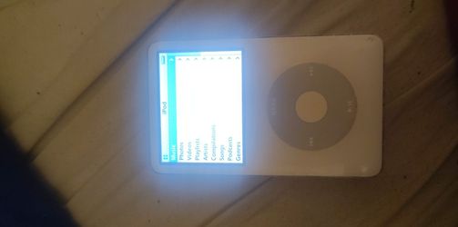 iPod classic 5th gen 30gb still holds full charge loaded with music