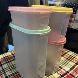 Tupperware set