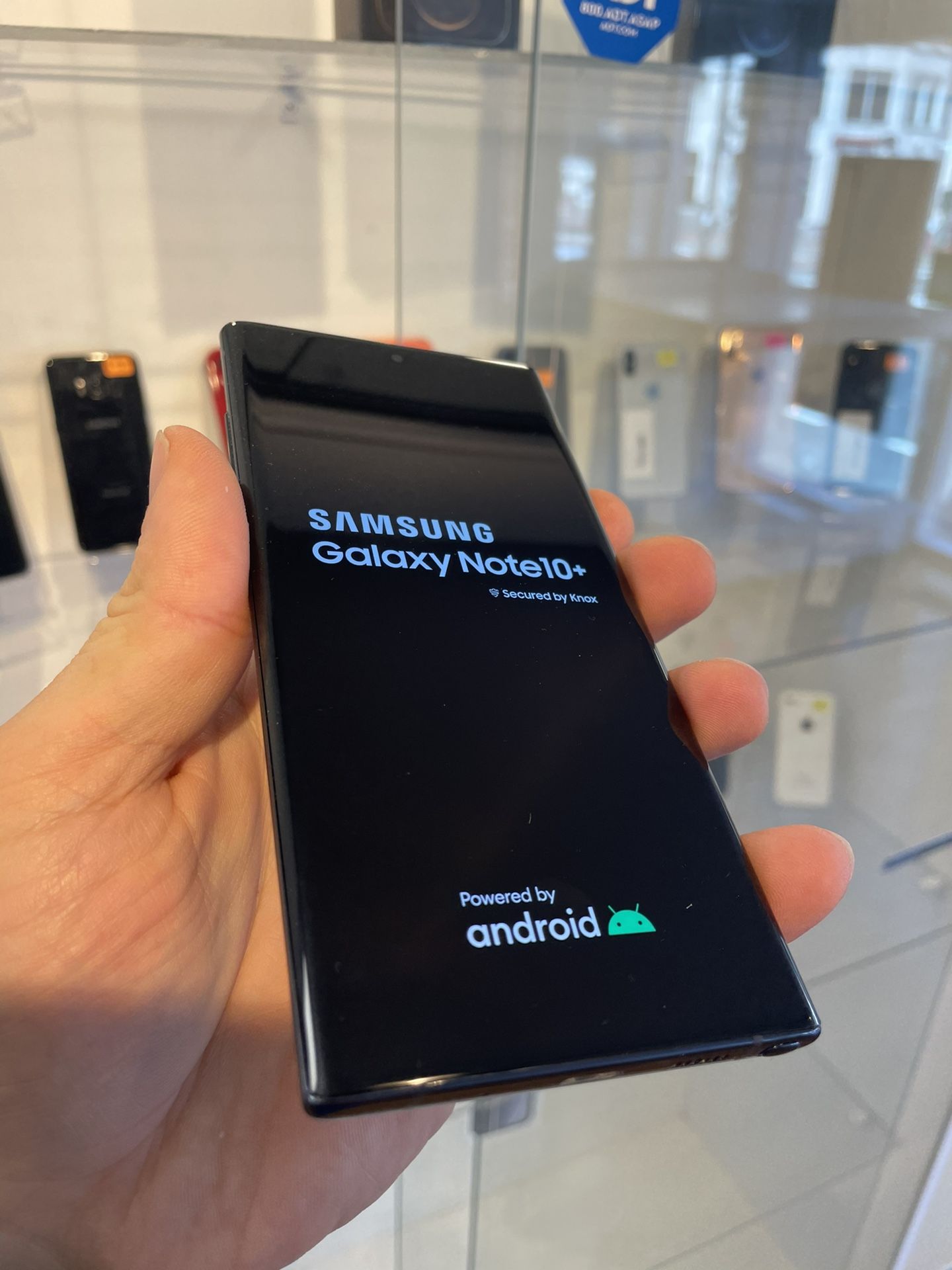 Galaxy Note 10 Plus . Unlocked Excellent Condition (Financing Available )