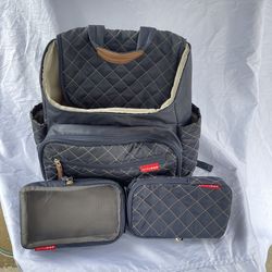Skip Hop Forma Travel Carry All Diaper Backpack with Insulated Bag - Navy With 2 zippered bags  Mochila Pañalera 