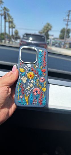 OtterBox 15 pro Symmetry Embroidered Case