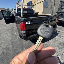 Llaves de autos / car keys and remotes