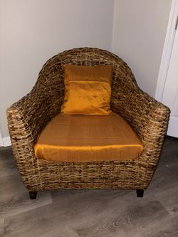 Rattan/Wicker Lounge chair –Removable Cushion & Pillow
