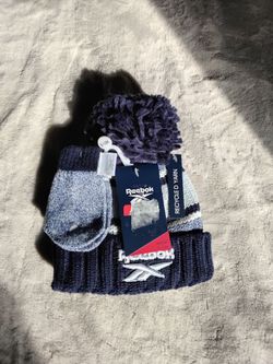 "NEW" Reebok infant hat & glove set 6-12 Months