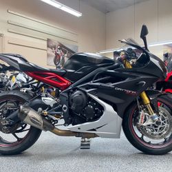2017 TRIUMPH DAYTONA 675R