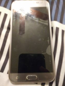Samsung. Locked. Works good👍