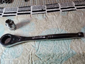 Husky Rachet with 3/8 Socket