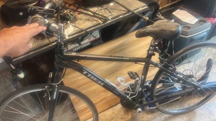 Trek Verve Hybrid Bike 1