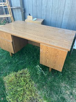 Dressers book shelf and the table