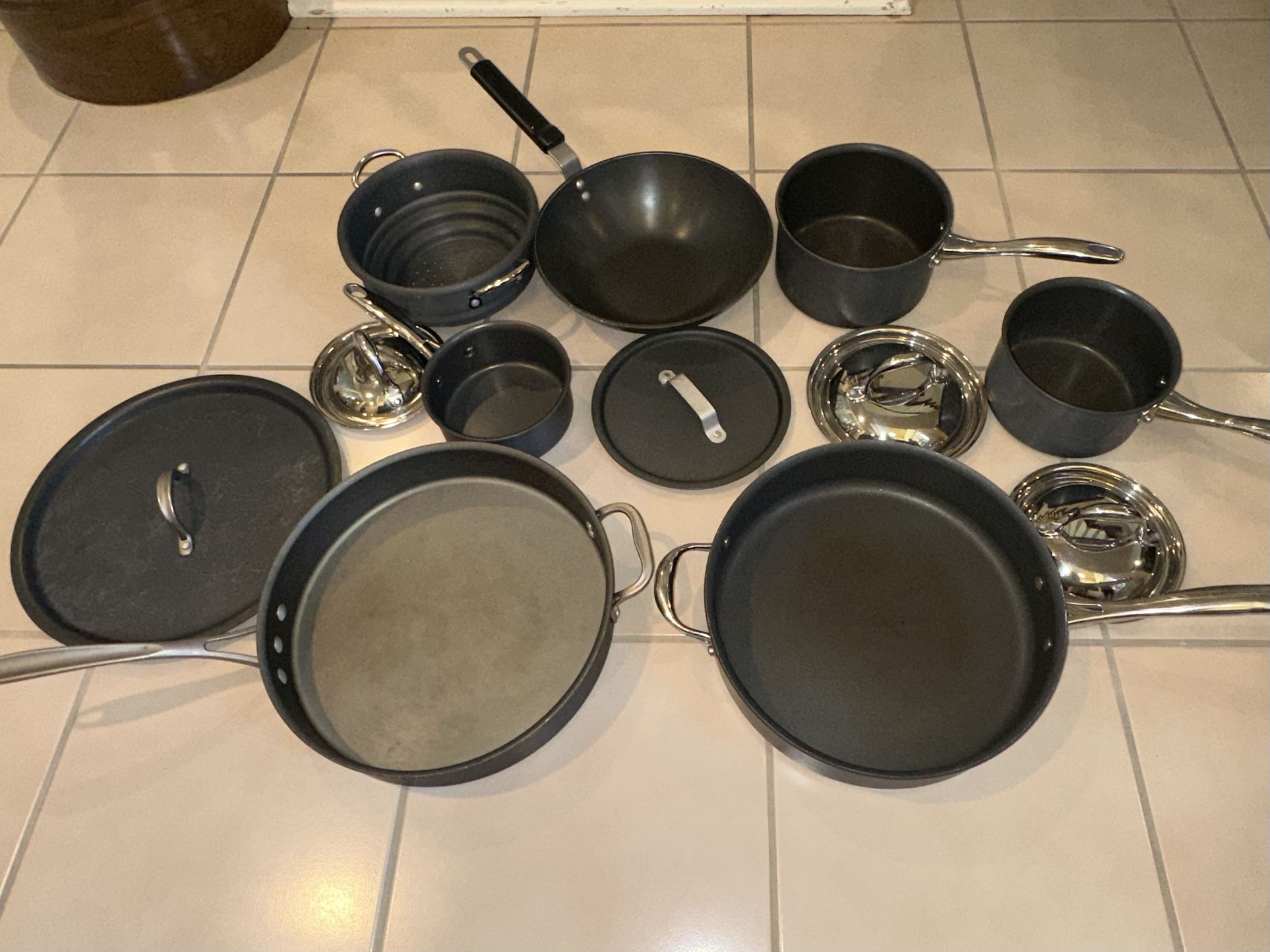Kirkland Signature Hard Anodized 15-piece Cookware Set Pots and Pans for  Sale in Nashville, TN - OfferUp