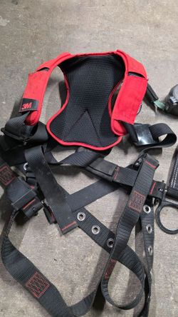 3M Harness and self retracting lanyard.