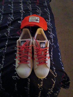 Used Adidas shoes sz 10.5 orange color ..pickup only!!