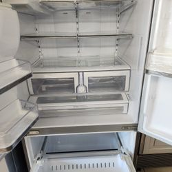 Un Refrijerador Tres Puertas SAMSUNG Cuatro Meses De Garantia Se Yeva Adomisilio