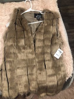 Charlotte Russe Size Large Women’s Fur Vest