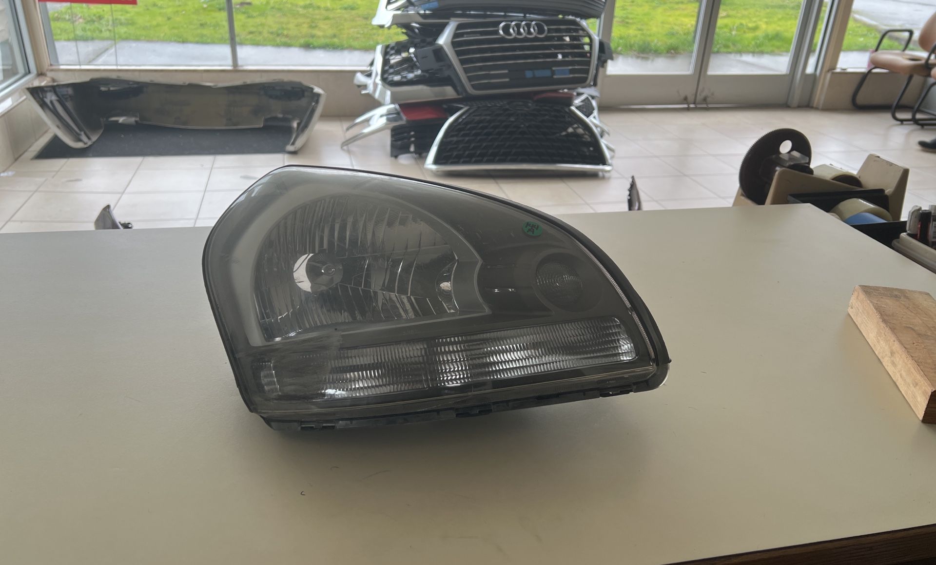 2005 To 2009 Hyundai Tucson Headlight Passenger Side Assembly #144A FC202