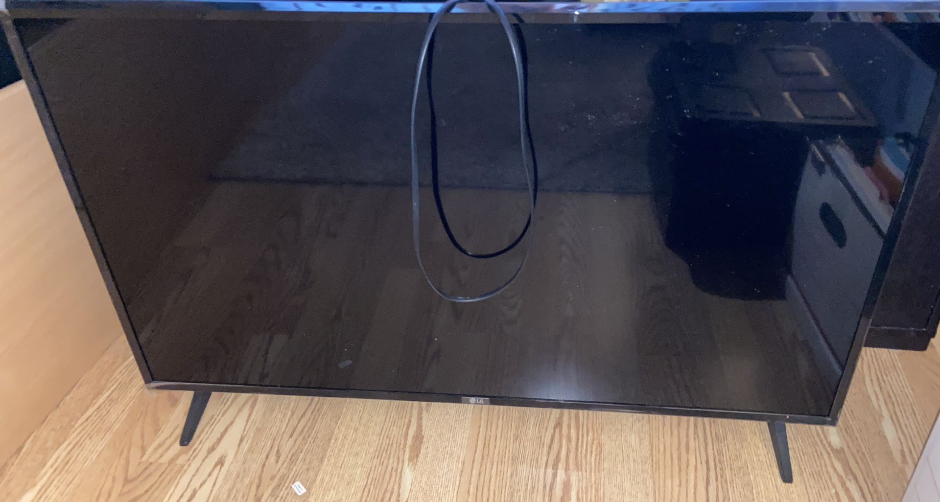 43in LG Smart Tv - Read Description