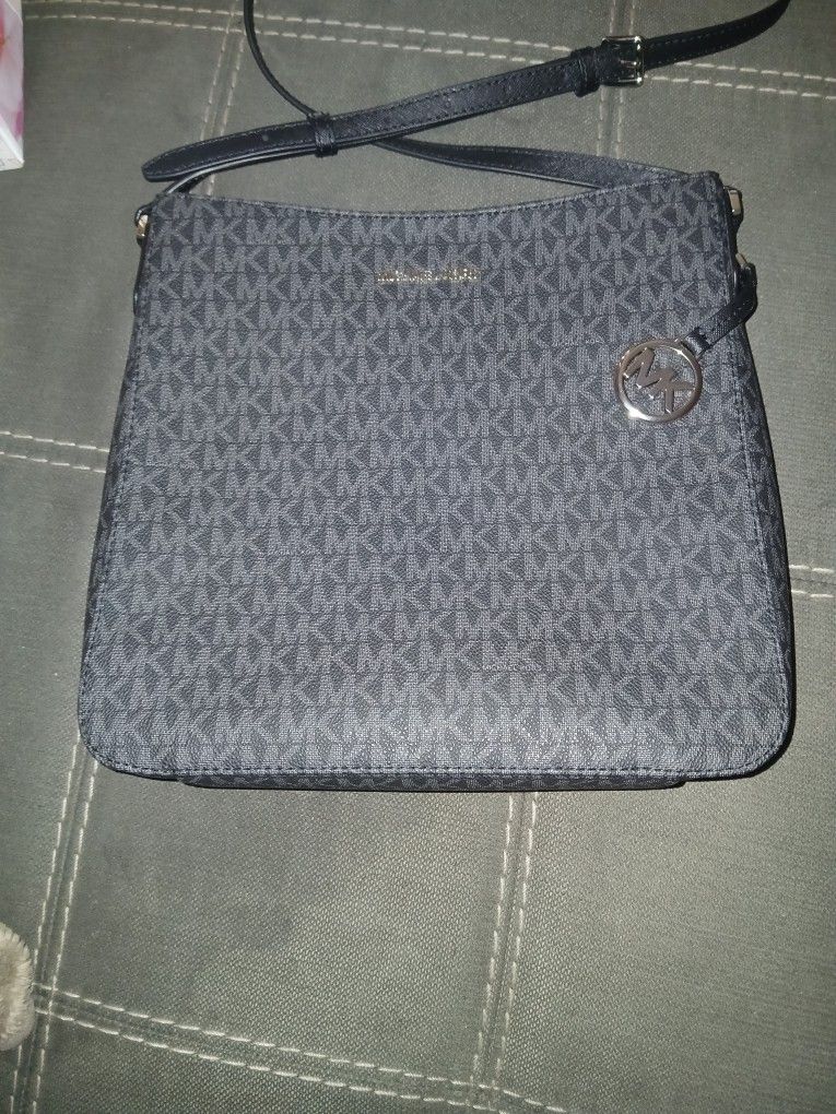 Michael Kors Messenger Bag