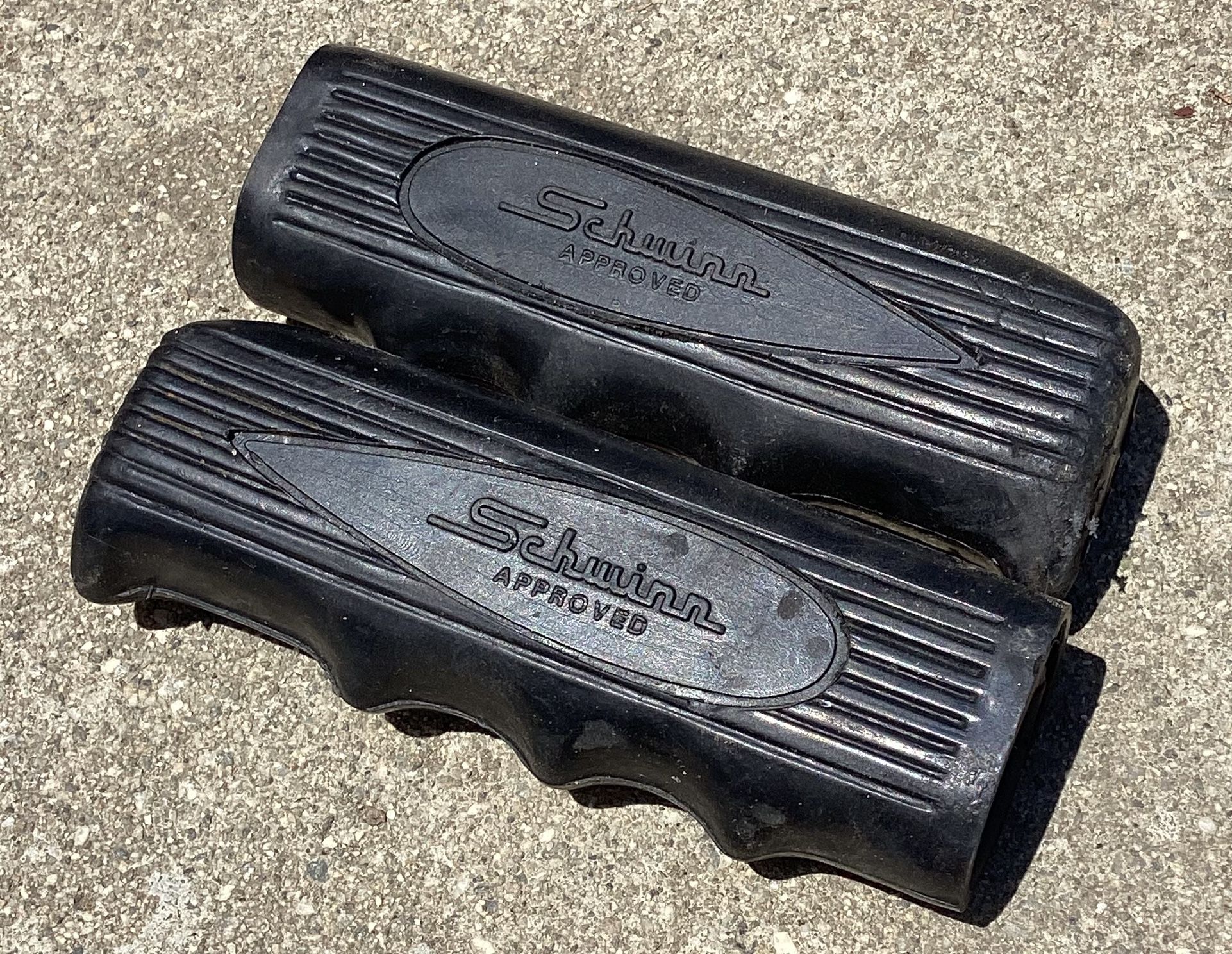 VINTAGE 1960’S SCHWINN APPROVED ORIGINAL BICYCLE BLACK GRIPS