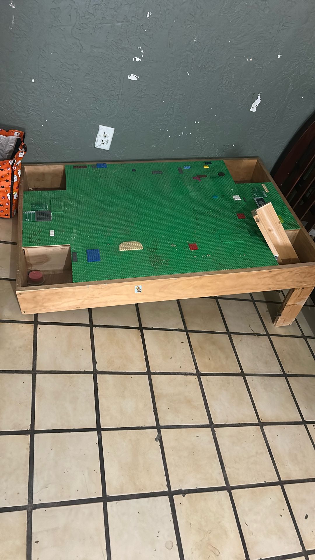 LEGO Table.