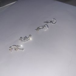 2 Pairs Of Earings 