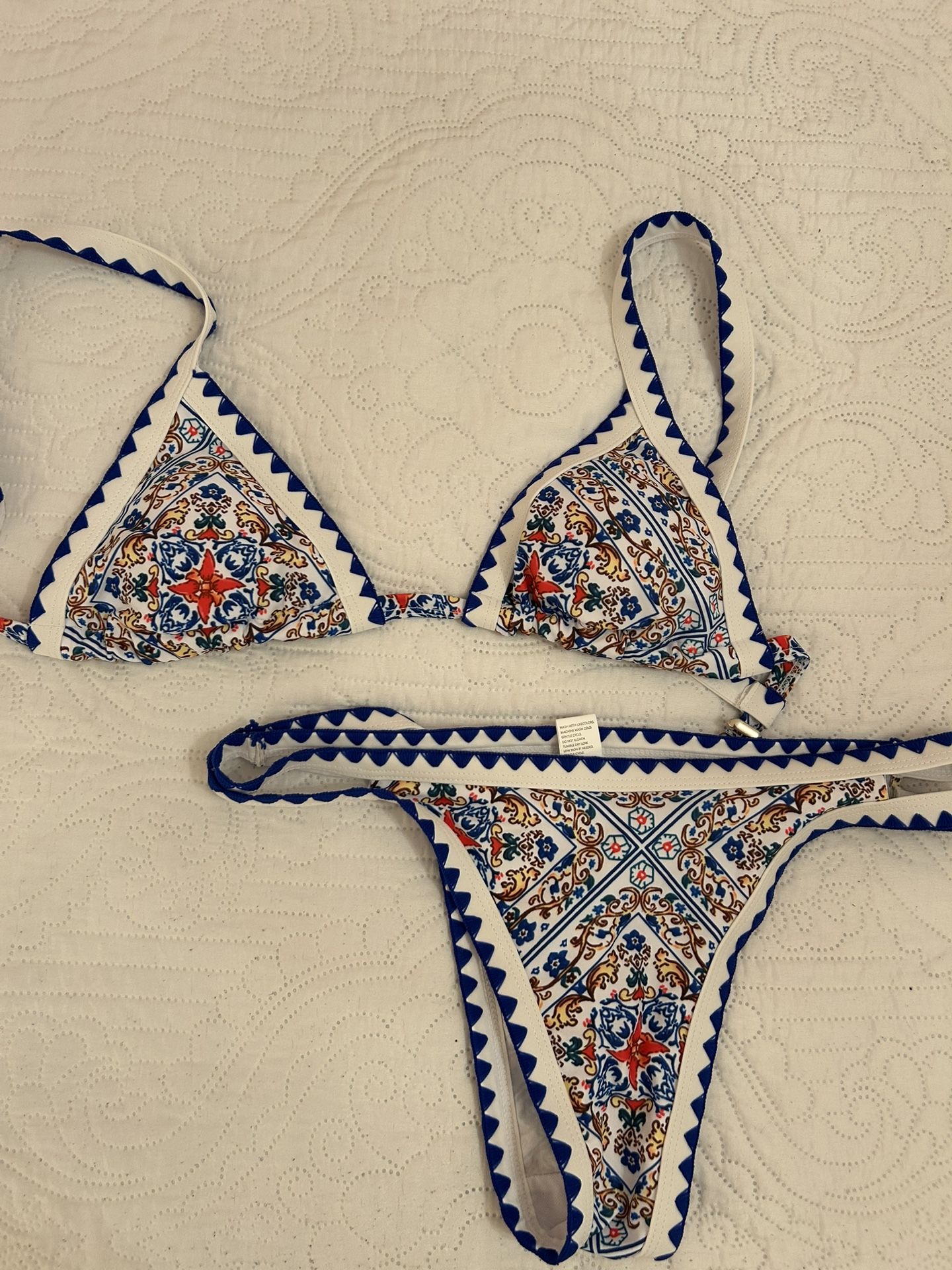 Bikini: never worn