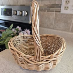 Nice Size Wicker Basket With Handle