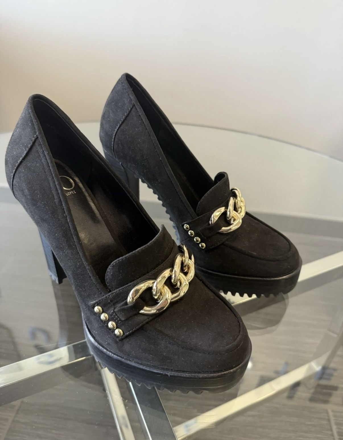 JLo Jennifer Lopez black suede platform high heels front gold chain size 6M