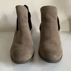 Suede Boots Size 8.5 Preowned In Very Good Condition Mushroom Color.