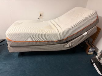 Tempur-Pedic Mattress Split Cal King with Adjustable Base