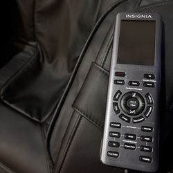 Insignia-2D  Zero Gravity Full Body Massage Chair , Must Pick Up Need 2 People To Lift , Does Have Wheels In Back , Save More Then 200 After Tax 