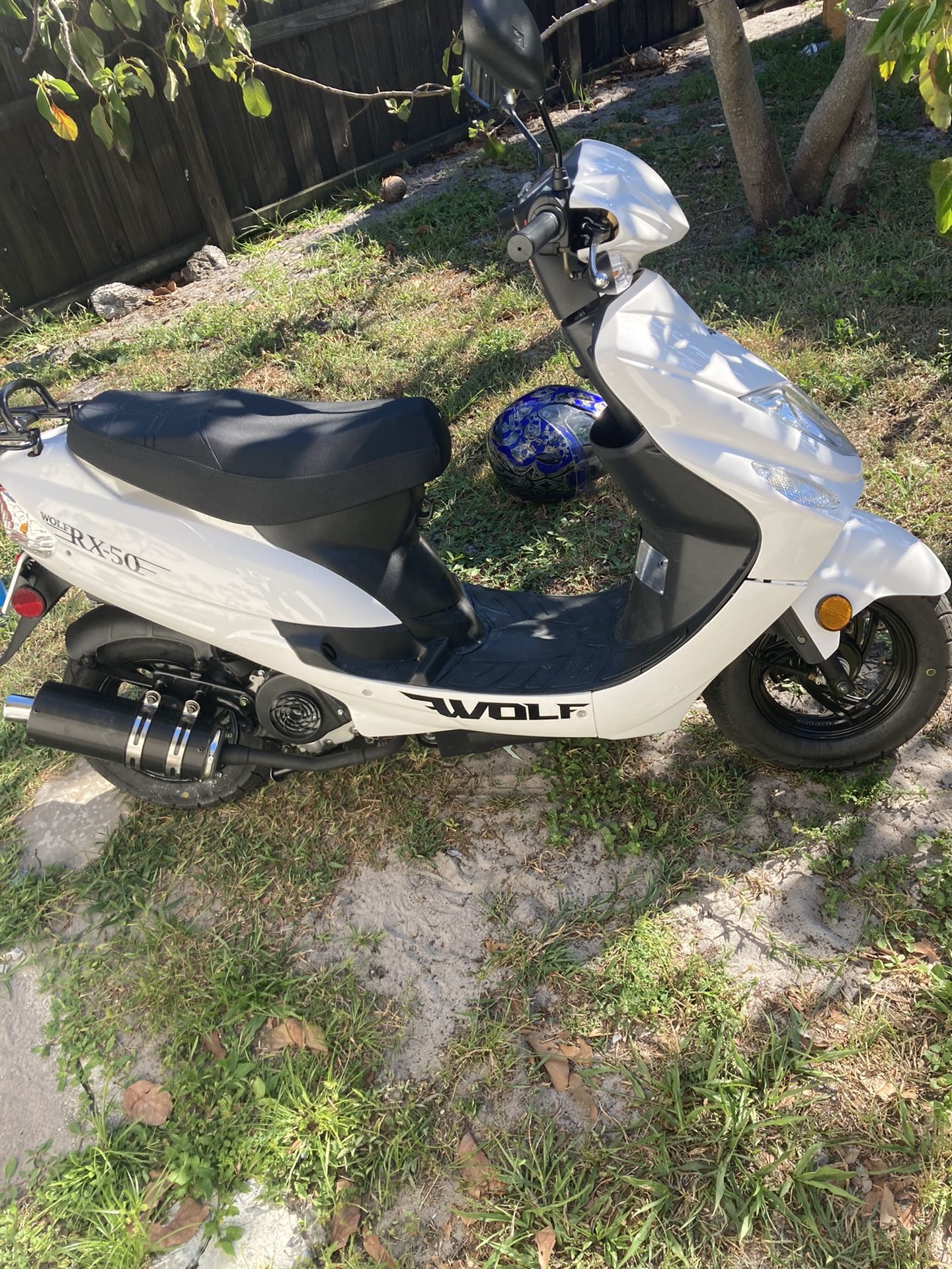 Photo Wolf 50cc Scooter