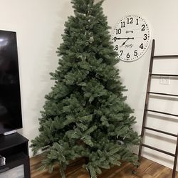 7.5 ft Pre-lit Christmas Tree