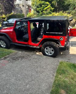 2017 Jeep Hardtop ONLY. (missing hardware)
