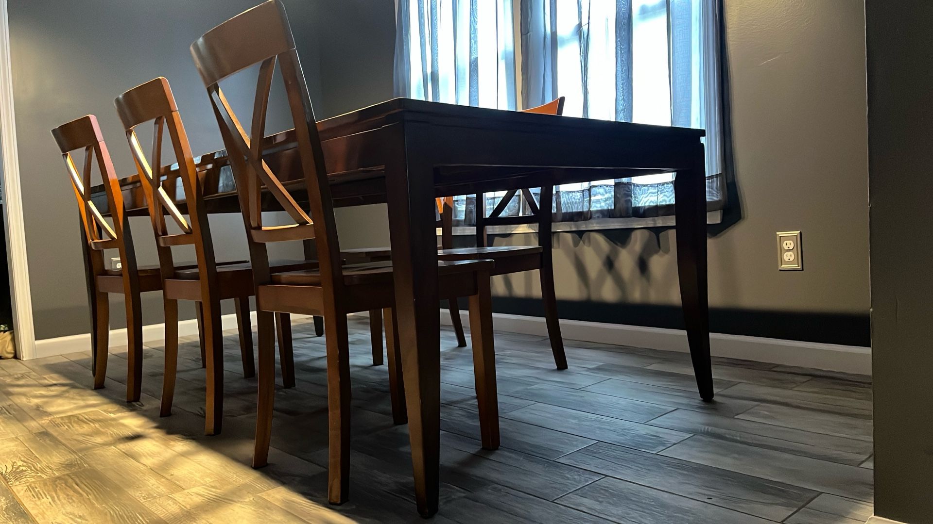 Haverty’s Waterford Dining Table