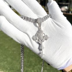 Moissanite Chain And Pendant