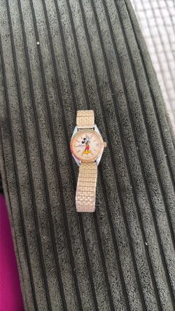 tage Disney Mickey Mouse Watch Gold Tone Stretch Band Date Window
