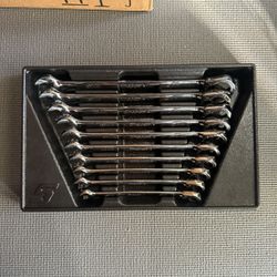 Snap-On Tools 10 pc Metric Flank Drive® Plus Reversible Ratcheting Combination Wrench Set (10-19 mm)