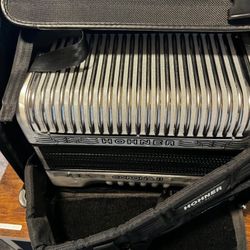 .Acordeon (Hohner-Corona II-Sol)
