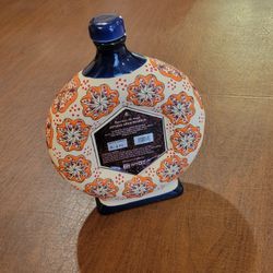 EMPTY BOTTLE Tequila Mandala Extra Anejo Hand Painted Limited Edition 
Refillable. Very good shape, no chips or cracks. Please see photos for 
details